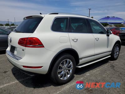 Trzecie zdjęcie samochodu z tyłu: 2011 VOLKSWAGEN TOUAREG V6 VIN:WVGFF9BP7BD000964 - miniatura