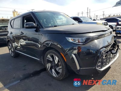 Czwarte zdjęcie samochodu z boku: 2023 KIA SOUL GT LINE VIN:KNDJ53AU0P7841844 - miniatura