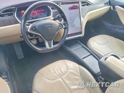 Zdjęcie 8 z 12 samochodu: 2013 TESLA MODEL S VIN:5YJSA1CP7DFP10766 - miniatura