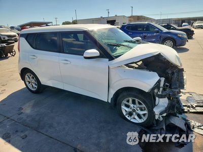 Czwarte zdjęcie samochodu z boku: 2021 KIA SOUL S VIN:KNDJ23AU6M7126099 - miniatura
