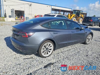 Trzecie zdjęcie samochodu z tyłu: 2022 TESLA MODEL 3 VIN:5YJ3E1EA5NF309980 - miniatura
