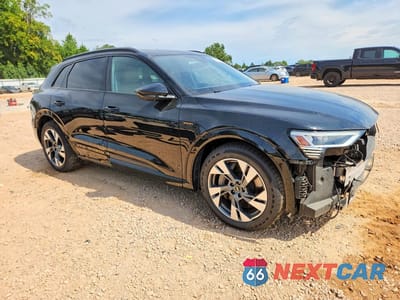 Czwarte zdjęcie samochodu z boku: 2022 AUDI E-TRON PREMIUM VIN:WA1AAAGE5NB045966 - miniatura