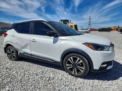 Czwarte zdjęcie samochodu z boku: 2019 NISSAN KICKS SR VIN:3N1CP5CUXKL470520 - miniatura