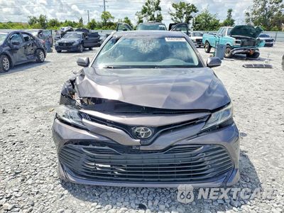 Piąte zdjęcie samochodu w środku: 2020 TOYOTA CAMRY LE VIN:4T1C11AK5LU303770 - miniatura