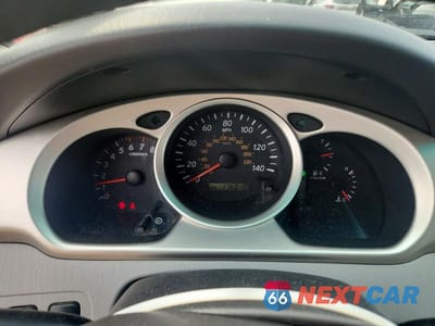 Zdjęcie 9 z 12 samochodu: 2005 TOYOTA HIGHLANDER BASE VIN:JTEDP21A950046753 - miniatura