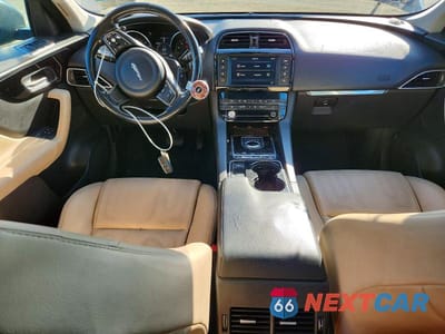 Zdjęcie 8 z 13 samochodu: 2017 JAGUAR F-PACE PREMIUM VIN:SADCJ2BV6HA499671 - miniatura