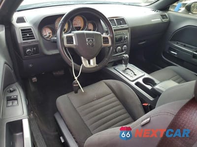 Zdjęcie 8 z 12 samochodu: 2013 DODGE CHALLENGER SXT VIN:2C3CDYAGXDH642128 - miniatura