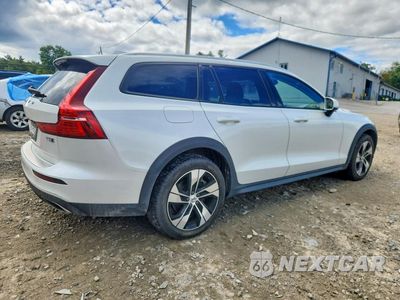 Trzecie zdjęcie samochodu z tyłu: 2020 VOLVO V60 CROSS COUNTRY T5 MOMENTUM VIN:YV4102WK9L1047273 - miniatura