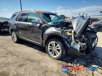 Czwarte zdjęcie samochodu z boku: 2019 FORD EXPLORER XLT VIN:1FM5K8D8XKGB22174 - miniatura