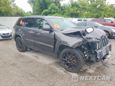 Czwarte zdjęcie samochodu z boku: 2019 JEEP GRAND CHEROKEE LAREDO VIN:1C4RJEAG6KC548325 - miniatura