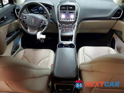 Zdjęcie 8 z 13 samochodu: 2019 LINCOLN NAUTILUS RESERVE VIN:2LMPJ8L92KBL40689 - miniatura