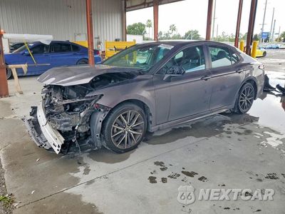 2021 TOYOTA CAMRY SE 4T1G11AK2MU405384 - główne zdjęcie licytacji z USA - miniatura