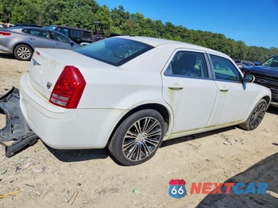 Trzecie zdjęcie samochodu z tyłu: 2010 CHRYSLER 300 S VIN:2C3CA2CV1AH328672 - miniatura