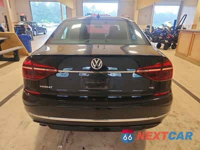 Zdjęcie 6 z 12 samochodu: 2017 VOLKSWAGEN PASSAT R-LINE VIN:1VWDT7A39HC044175 - miniatura