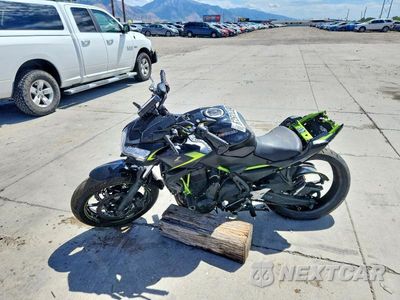 Trzecie zdjęcie samochodu z tyłu: 2022 KAWASAKI ER650 L VIN:ML5EREL14NDA50250 - miniatura