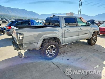 Trzecie zdjęcie samochodu z tyłu: 2019 TOYOTA TACOMA SR5 V6 VIN:3TMCZ5AN6KM275205 - miniatura