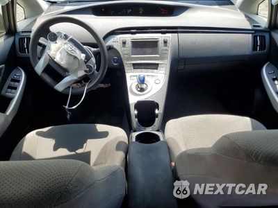 Zdjęcie 8 z 13 samochodu: 2015 TOYOTA PRIUS TWO VIN:JTDKN3DU3F0464045 - miniatura