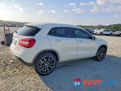 Trzecie zdjęcie samochodu z tyłu: 2015 MERCEDES-BENZ GLA 250 VIN:WDCTG4EB4FJ124182 - miniatura
