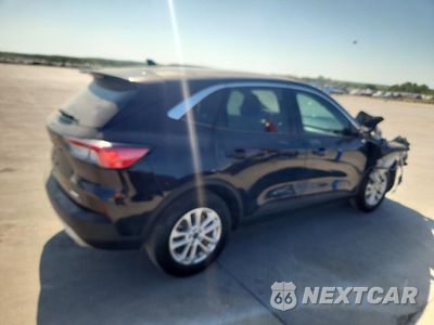 Trzecie zdjęcie samochodu z tyłu: 2020 FORD ESCAPE SE VIN:1FMCU0G66LUB23936 - miniatura