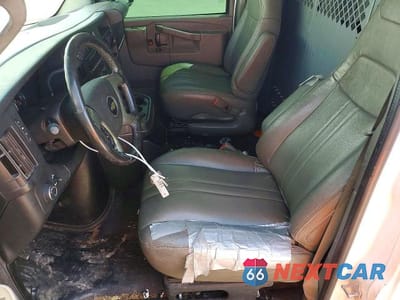 Zdjęcie 7 z 12 samochodu: 2017 CHEVROLET EXPRESS G2500 VIN:1GCWGBFG2H1347020 - miniatura