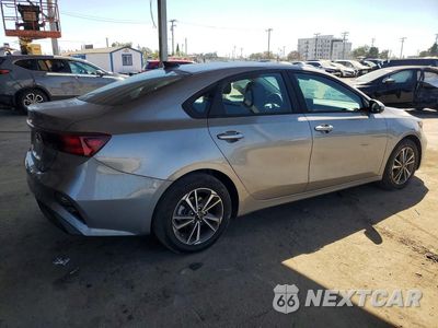 Trzecie zdjęcie samochodu z tyłu: 2023 KIA FORTE LXS VIN:3KPF24AD0PE598282 - miniatura
