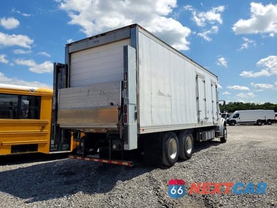 Trzecie zdjęcie samochodu z tyłu: 2013 FREIGHTLINER M2 106 MEDIUM DUTY VIN:3ALACYBS1DDFG6273 - miniatura