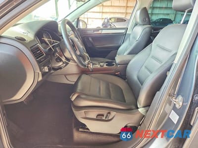 Zdjęcie 7 z 13 samochodu: 2012 VOLKSWAGEN TOUAREG V6 TDI VIN:WVGFK9BP8CD000100 - miniatura