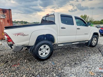 Trzecie zdjęcie samochodu z tyłu: 2011 TOYOTA TACOMA DOUBLE CAB PRERUNNER VIN:3TMJU4GN0BM124562 - miniatura