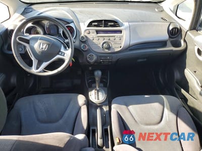 Zdjęcie 8 z 12 samochodu: 2010 HONDA FIT SPORT VIN:JHMGE8H47AC031668 - miniatura