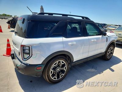 Trzecie zdjęcie samochodu z tyłu: 2025 FORD BRONCO SPORT OUTER BANKS VIN:3FMCR9CN7SRF69487 - miniatura