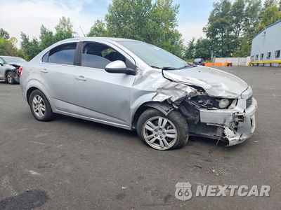 Czwarte zdjęcie samochodu z boku: 2013 CHEVROLET SONIC LT VIN:1G1JC5SG7D4227292 - miniatura
