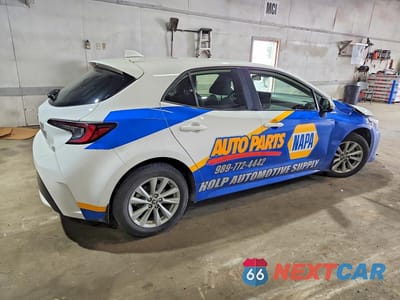 Trzecie zdjęcie samochodu z tyłu: 2024 TOYOTA COROLLA HATCHBACK SE VIN:JTND4MBE3R3215000 - miniatura