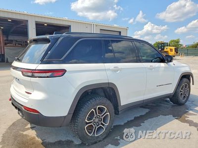 Trzecie zdjęcie samochodu z tyłu: 2022 JEEP GRAND CHEROKEE TRAILHAWK VIN:1C4RJHCG2N8610874 - miniatura