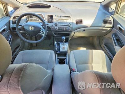 Zdjęcie 8 z 12 samochodu: 2006 HONDA CIVIC LX VIN:1HGFA16576L117700 - miniatura
