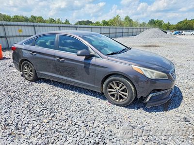 Czwarte zdjęcie samochodu z boku: 2015 HYUNDAI SONATA SE VIN:5NPE24AF5FH248590 - miniatura