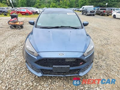 Piąte zdjęcie samochodu w środku: 2018 FORD FOCUS ST VIN:1FADP3L96JL208155 - miniatura