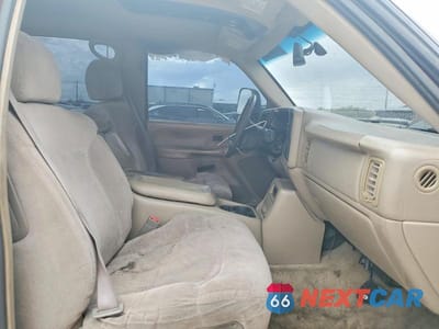 Piąte zdjęcie samochodu w środku: 2002 GMC SIERRA C2500 VIN:1GTHC23162F237098 - miniatura