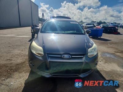 Piąte zdjęcie samochodu w środku: 2013 FORD FOCUS SE VIN:1FADP3F2XDL195140 - miniatura
