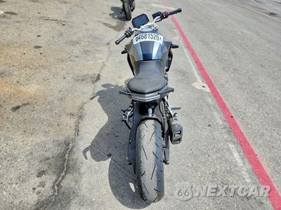 Czwarte zdjęcie samochodu z boku: 2022 BMW F 900 R VIN:WB10K1305N6F09761 - miniatura