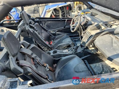 Piąte zdjęcie samochodu w środku: 2019 CAN-AM MAVERICK X3 UTILITY VEHICLE VIN:3JBVNAW49KK002304 - miniatura