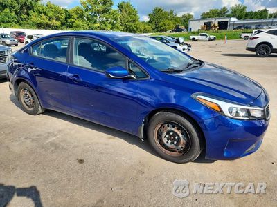 Czwarte zdjęcie samochodu z boku: 2017 KIA FORTE LX VIN:3KPFK4A79HE038613 - miniatura
