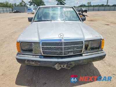 Piąte zdjęcie samochodu w środku: 1986 MERCEDES-BENZ 190 E 2.3 VIN:WDBDA24D5GF222997 - miniatura