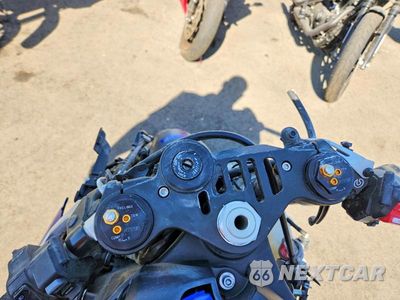 Zdjęcie 7 z 8 samochodu: 2022 YAMAHA YZFR1 VIN:JYARN66Y4NA000654 - miniatura