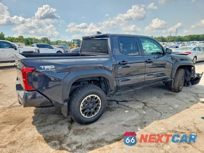 Trzecie zdjęcie samochodu z tyłu: 2026 TOYOTA TACOMA TRD OFF-ROAD VIN:3TMLB5JN2TM212978 - miniatura