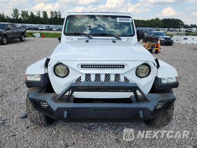 Piąte zdjęcie samochodu w środku: 2019 JEEP WRANGLER UNLIMITED SAHARA VIN:1C4HJXEN3KW600279 - miniatura
