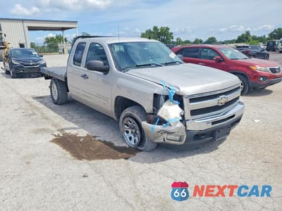 Czwarte zdjęcie samochodu z boku: 2009 CHEVROLET SILVERADO K1500 LT VIN:2GCEK290691135676 - miniatura