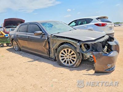 Czwarte zdjęcie samochodu z boku: 2015 CHRYSLER 300 LIMITED VIN:2C3CCAAGXFH749435 - miniatura