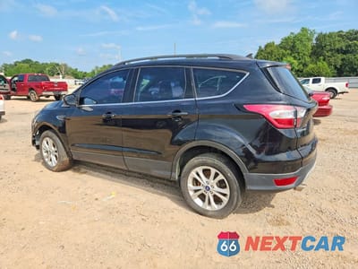 Drugie zdjęcie samochodu z przodu: 2018 FORD ESCAPE SE VIN:1FMCU0GD7JUD18455 - miniatura
