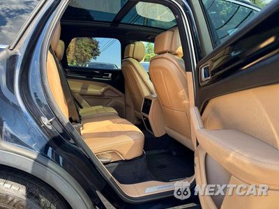 Zdjęcie 6 z 10 samochodu: 2019 PORSCHE CAYENNE VIN:WP1AA2AYXKDA03869 - miniatura