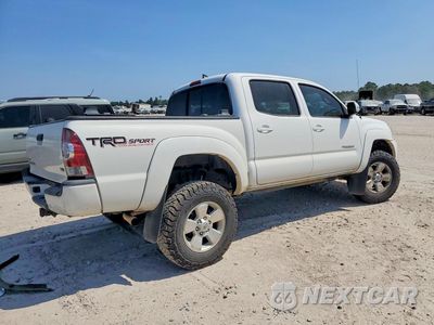 Trzecie zdjęcie samochodu z tyłu: 2015 TOYOTA TACOMA V6 VIN:3TMLU4EN7FM190401 - miniatura